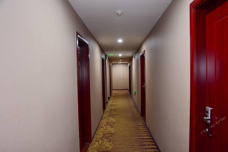 Wudangshan Jianpuzhai Hotel Danjiangkou エクステリア 写真